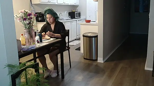 Snapshot of SHEILYN_ chatting on 16, 10, 2025 SHEILYN  online show from 16, 10, 2025