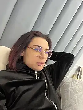 Snapshot of VioletAsh chatting on 4, 5, 2026 VioletAsh online show from 4, 5, 2026