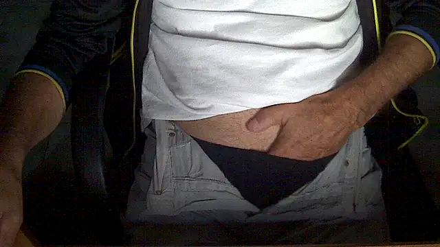 Snapshot of velikifant7 chatting on 12, 11, 2025 velikifant7 online show from 12, 11, 2025