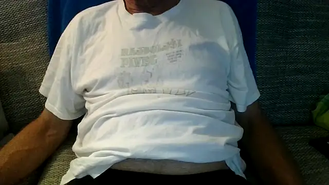 Snapshot of velikifant7 chatting on 3, 6, 2026 velikifant7 online show from 3, 6, 2026