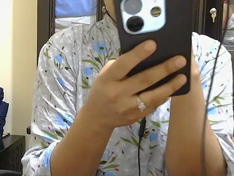 Snapshot of fairy_queen07 chatting on 28, 11, 2025 fairy queen07 online show from 28, 11, 2025