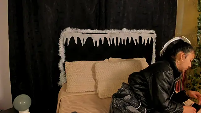 Snapshot of Tiffany_Nm chatting on 4, 12, 2025 Tiffany Nm online show from 4, 12, 2025