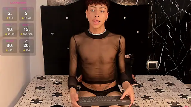 Snapshot of owen_sexy25 chatting on 24, 10, 2025 owen sexy25 online show from 24, 10, 2025