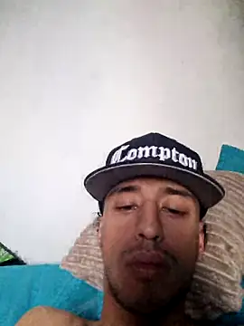 Santi2323xxX online show from 20, 4, 2026