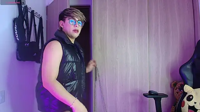 Snapshot of brunothompson3 chatting on 13, 10, 2025 brunothompson3 online show from 13, 10, 2025