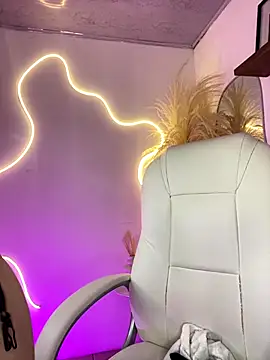 Zoe Serrat online show from 19, 9, 2025