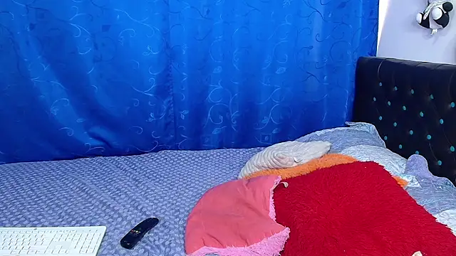 Snapshot of melikaronit2 chatting on 18, 11, 2025 melikaronit2 online show from 18, 11, 2025