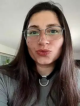 Snapshot of LolatuMiel chatting on 12, 9, 2025 LolatuMiel online show from 12, 9, 2025