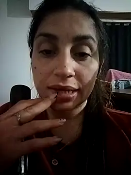 Snapshot of LolatuMiel chatting on 8, 11, 2025 LolatuMiel online show from 8, 11, 2025