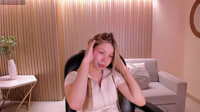 Snapshot of TiffannySins chatting on 11, 7, 2026 TiffannySins online show from 11, 7, 2026