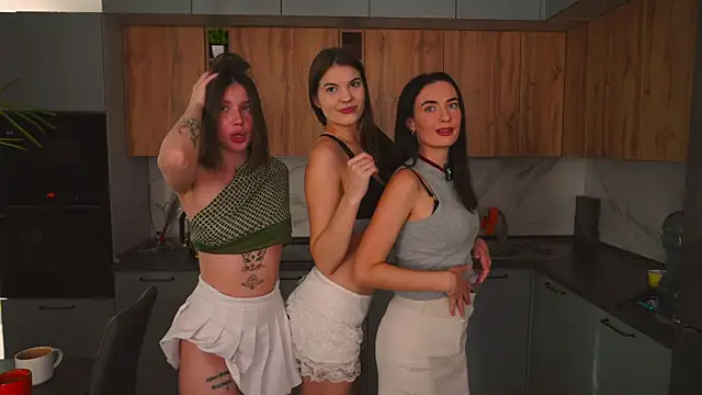 Snapshot of Anny_Molly chatting on 5, 10, 2025 Anny Molly online show from 5, 10, 2025