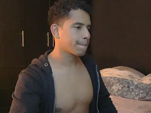 Snapshot of latinboybigdick chatting on 7, 10, 2025 latinboybigdick online show from 7, 10, 2025