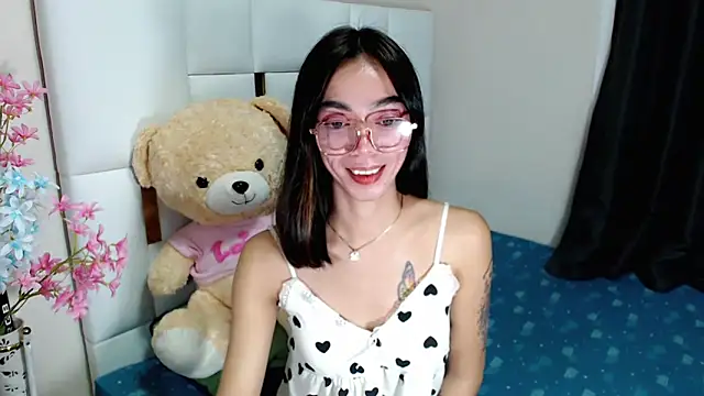 Snapshot of diamondnaked_ chatting on 8, 9, 2025 diamondnaked online show from 8, 9, 2025