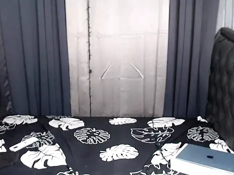 Snapshot of scarlet_enchantress chatting on 27, 9, 2025 scarlet enchantress online show from 27, 9, 2025