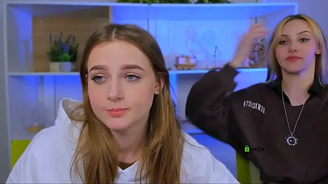 Snapshot of luna_tin chatting on 13, 9, 2025 luna tin online show from 13, 9, 2025