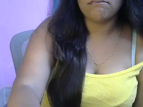 Snapshot of Queenxxx98 chatting on 1, 6, 2026 Queenxxx98 online show from 1, 6, 2026
