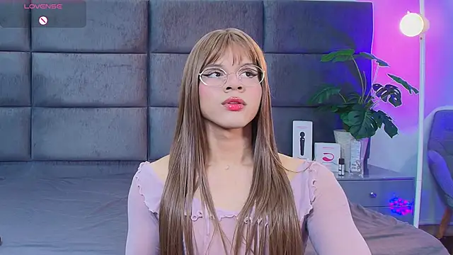 Slenna Moon online show from 17, 4, 2026