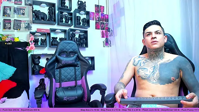 Snapshot of Sarahandzack chatting on 14, 10, 2025 Sarahandzack online show from 14, 10, 2025
