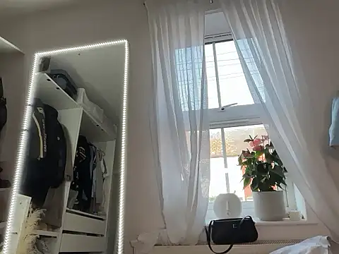 KayleeBella online show from 12, 10, 2025