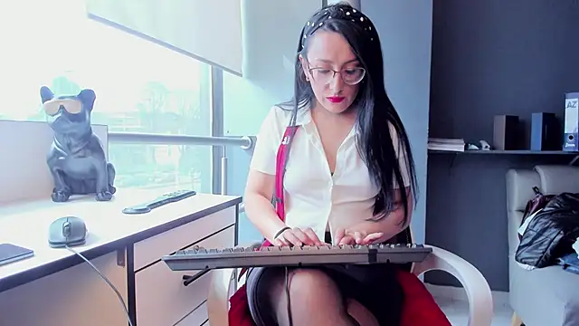 Scarlett 14  online show from 16, 4, 2026