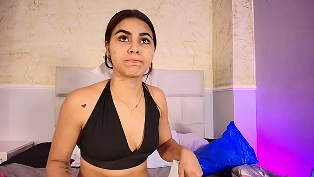 Snapshot of KimberlyLoren chatting on 4, 10, 2025 KimberlyLoren online show from 4, 10, 2025