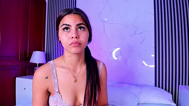 Snapshot of KimberlyLoren chatting on 11, 10, 2025 KimberlyLoren online show from 11, 10, 2025