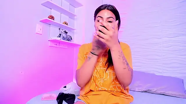 Snapshot of KimberlyLoren chatting on 14, 10, 2025 KimberlyLoren online show from 14, 10, 2025