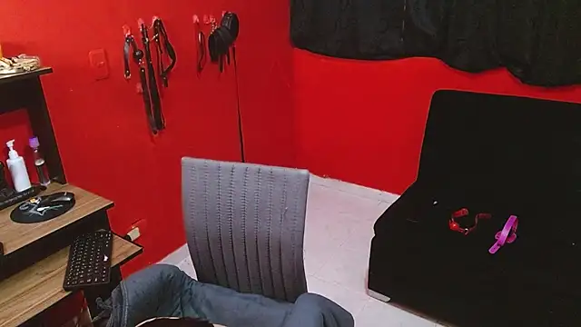 Emily Slave28 online show from 25, 2, 2026