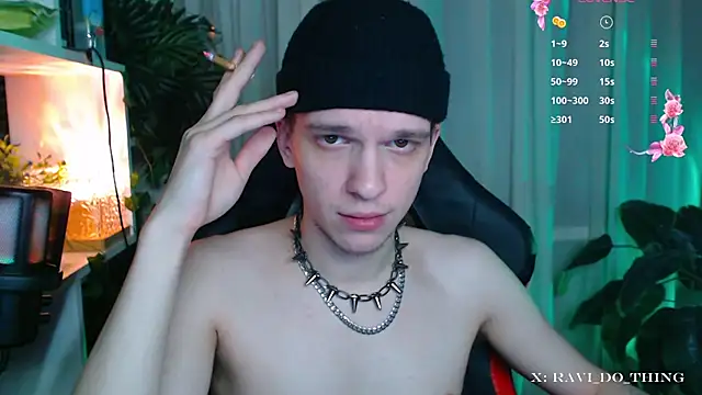 Snapshot of frozen_boy chatting on 14, 11, 2025 frozen boy online show from 14, 11, 2025