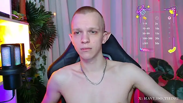 Snapshot of frozen_boy chatting on 25, 11, 2025 frozen boy online show from 25, 11, 2025