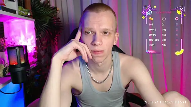 Snapshot of frozen_boy chatting on 26, 11, 2025 frozen boy online show from 26, 11, 2025