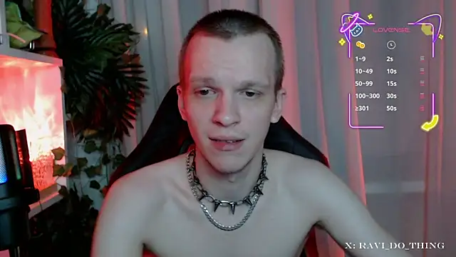 Snapshot of frozen_boy chatting on 14, 12, 2025 frozen boy online show from 14, 12, 2025