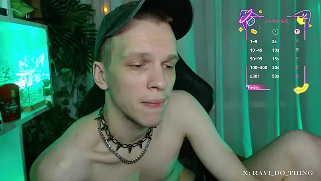 Snapshot of frozen_boy chatting on 15, 12, 2025 frozen boy online show from 15, 12, 2025