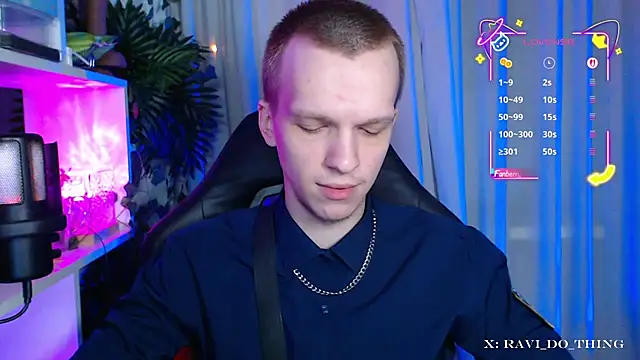 Snapshot of frozen_boy chatting on 18, 12, 2025 frozen boy online show from 18, 12, 2025