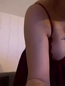 Snapshot of Hugox1123 chatting on 18, 12, 2025 Hugox1123 online show from 18, 12, 2025