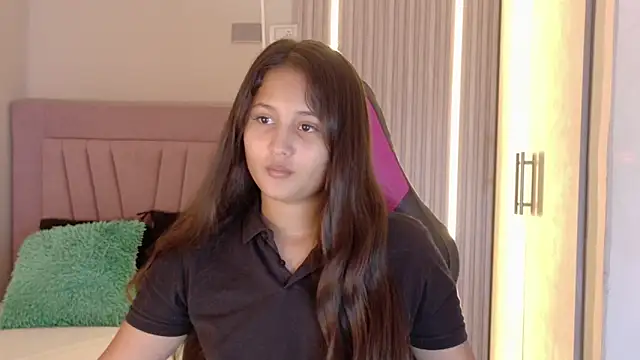 Laly Cherry  online show from 13, 11, 2025