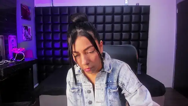 ashlyy sweet  online show from 18, 4, 2026