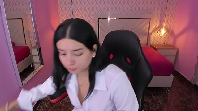 CHRISTY TEIGEN4 online show from 1, 11, 2025