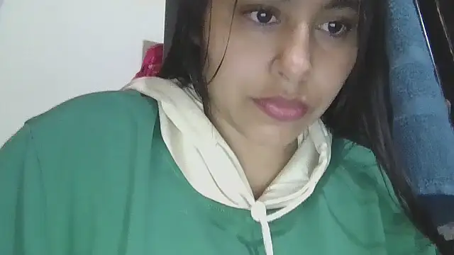 Snapshot of zairabreze chatting on 2, 12, 2025 zairabreze online show from 2, 12, 2025