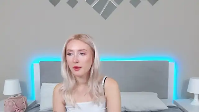 Snapshot of MarianeSun chatting on 17, 9, 2025 MarianeSun online show from 17, 9, 2025