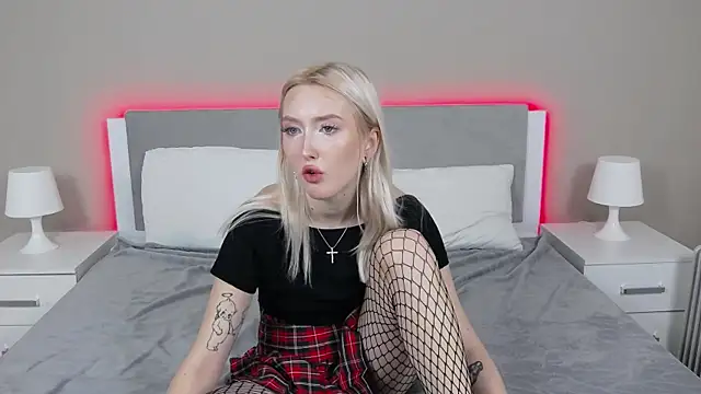 Snapshot of MarianeSun chatting on 22, 9, 2025 MarianeSun online show from 22, 9, 2025