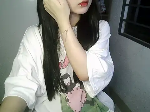 Snapshot of Annabelle-e chatting on 10, 10, 2025 Annabelle-e online show from 10, 10, 2025