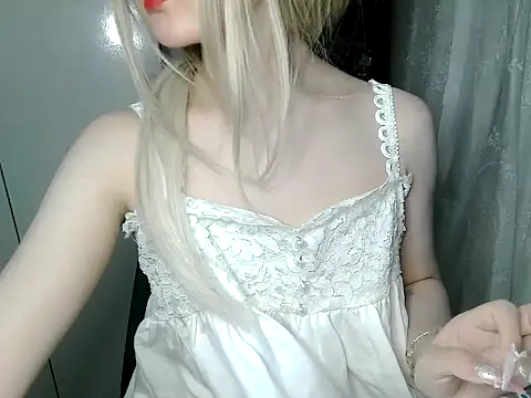 Snapshot of Annabelle-e chatting on 28, 4, 2026 Annabelle-e online show from 28, 4, 2026