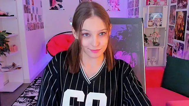 Snapshot of JenniferKiim chatting on 4, 10, 2025 JenniferKiim online show from 4, 10, 2025