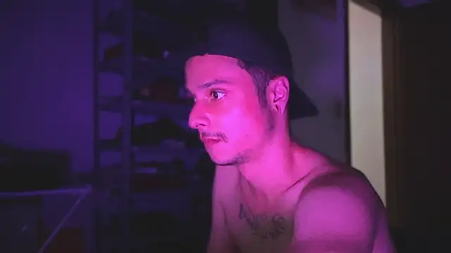 Snapshot of chrisalmeid_ chatting on 21, 9, 2025 chrisalmeid  online show from 21, 9, 2025