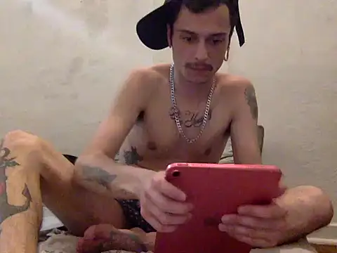 Snapshot of chrisalmeid_ chatting on 13, 10, 2025 chrisalmeid  online show from 13, 10, 2025