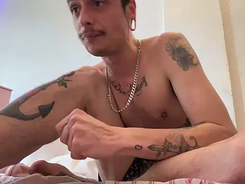 Snapshot of chrisalmeid_ chatting on 13, 10, 2025 chrisalmeid  online show from 13, 10, 2025