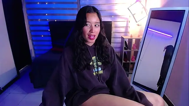 Snapshot of _Mia_Evans_1 chatting on 6, 10, 2025 Mia Evans 1 online show from 6, 10, 2025