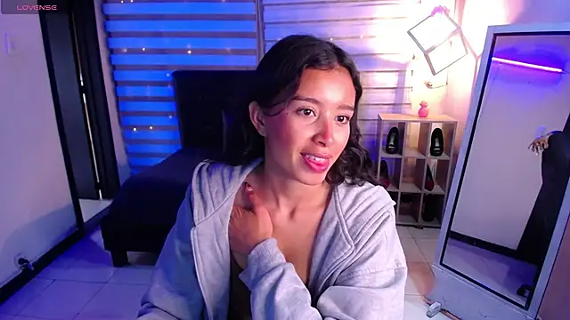 Snapshot of _Mia_Evans_1 chatting on 22, 10, 2025 Mia Evans 1 online show from 22, 10, 2025