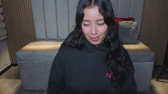  Mia Evans 1 online show from 7, 2, 2026